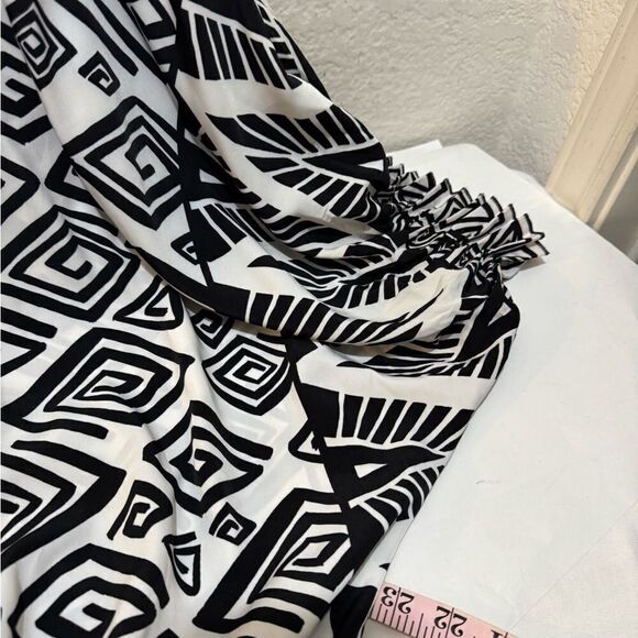 CHICOS size 0/ (6)black white oversize sleeved blouse with unique pattern - Picture 8 of 9